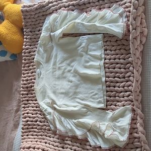 Club Monaco Ruffled Sleeves Cropped Sweater Size Medium (white with red)